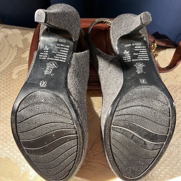 Grey wool shoes by Fioni. 7.5 - Picture 5 of 6